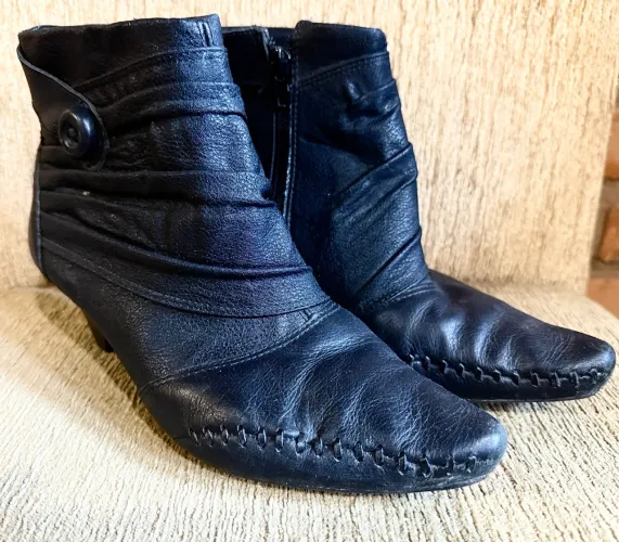 Bota Feminina Ramarim Cano Curto - Couro Macio Preto