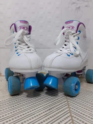 Patins Retrô 4 Rodas | Tamanho 37 | Quase Novo!<br>