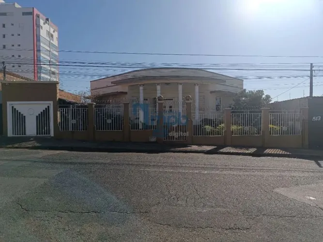 RESIDÊNCIA COM ESTILO ÚNICO NA ESTAÇÃO