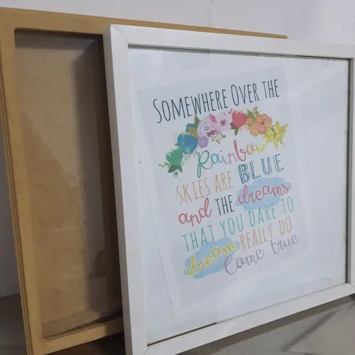 2 molduras Decorativas de MDF com Vidro em ótimo estado