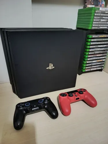 PS4 Pro + 2 Controles semi novo com garantia 