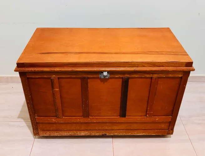 Baú de madeira 