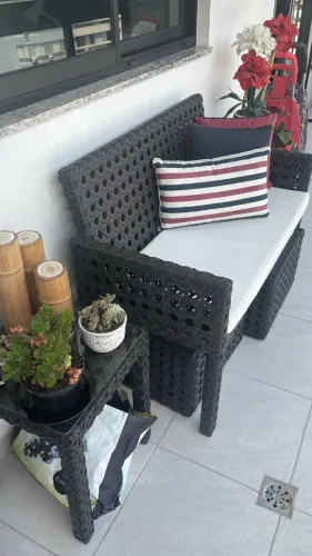 CONJUNTO PARA VARANDA OU PISCINA COM 1 poltrona , 2 pufs e 2 mesas