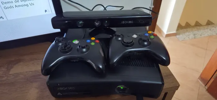 Xbox 360 com Kinect e Controles