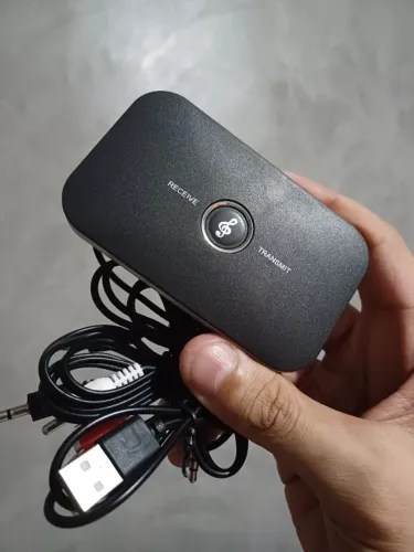 Transmissor / Receptor de Áudio - Bluetooth 5.0 - Recarregável - Com Cabos - Novo