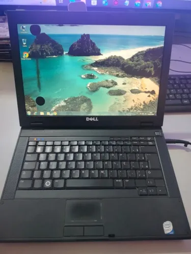 Dell Latitude E5400 Funcionando tudo ok apenas uma mancha no lado esquerdo da tela