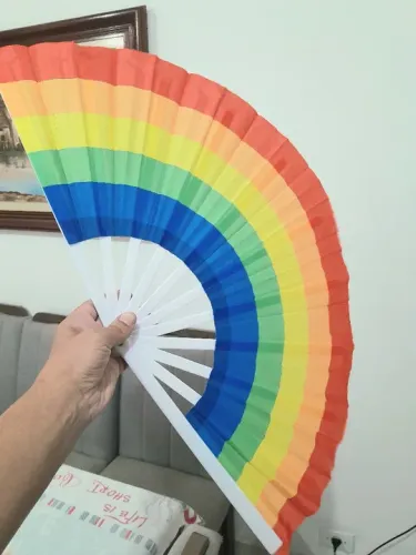 Leque de mão arco-íris 65 cm aberto