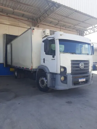 Caminhão toco câmara fria