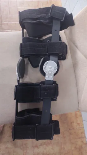 Imobilizador de joelho articulado 