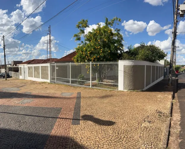 Casa na V. Ercília, 4 dormitórios, excelente localização