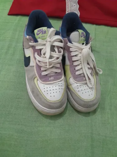 Vendo lindo sapato Nike Air force original valor 100 reais tamanho 37