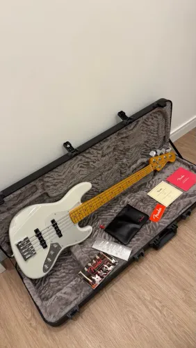 Baixo Fender Jazz Bass American Ultra 2