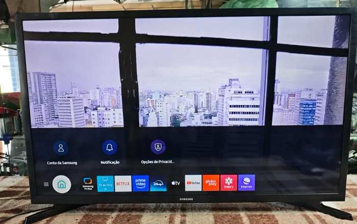 SMART TV Samsung 32 polegadas funcionando perfeitamente, acompanha controle cabo e pés 