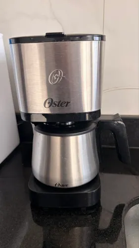 Cafeteira Elétrica Oster Inox (com jarra em aço inox).