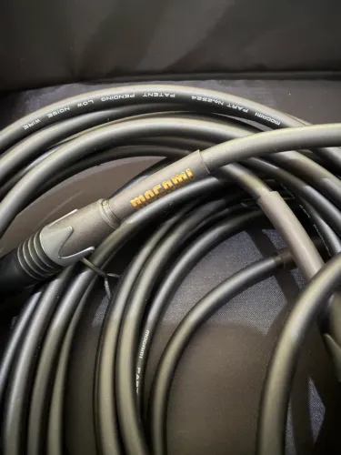 Cabos Mogami 2524 com conectores Neutrik P10 banhados a ouro, 3 metros
