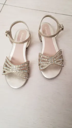 Sandália infantil dourada