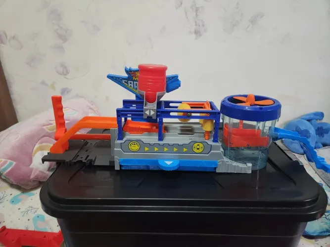 Hot Wheels City Mega Lava Rápido