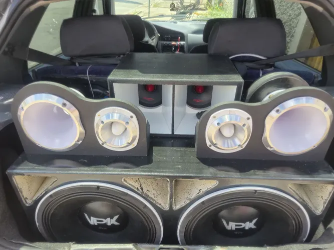 Som automotivo completo tocando muito