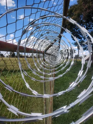 Instalação e manutenção de concertina e cerca elétrica 
