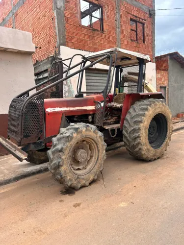 Vende se trator traçado 