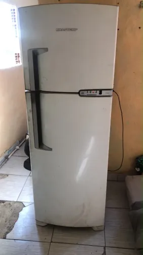Vendo geladeira frost free funcionando perfeitamente