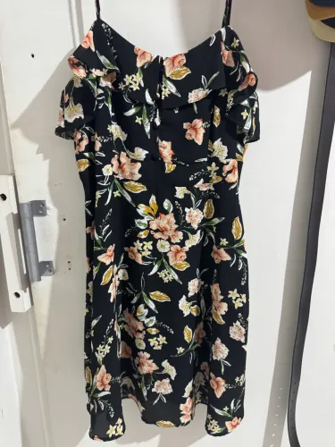 Vende-se Vestido - Valor por peça