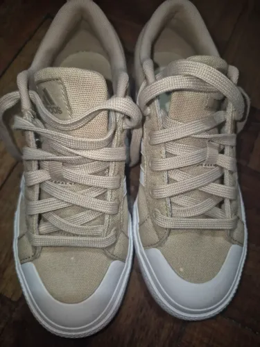 Tênis Adidas Bravado Bege tamanho 35