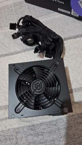 Fonte de Desktop Cooler Master 650W.