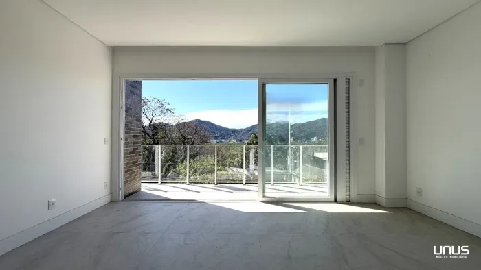 Apartamento com 3 suítes em Florianópolis