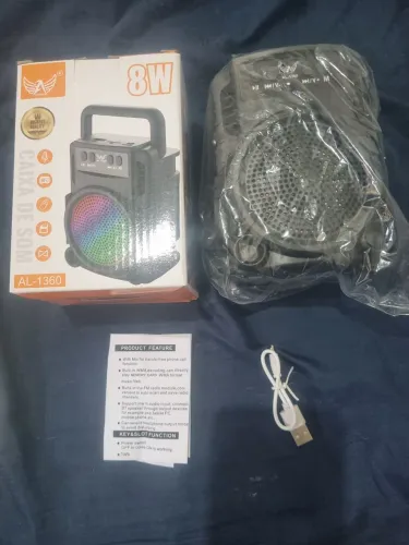 Caixa De Som Portátil Bluetooth 5.0 8W com LED e Karaokê