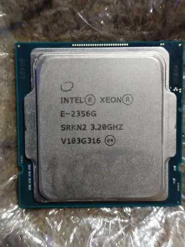 processador Intel Xeon E-2356G com 6 núcleos.base de 3.20 GHz LGA1200
