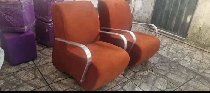 POLTRONAS COM BRAÇOS DE ALUMÍNIO