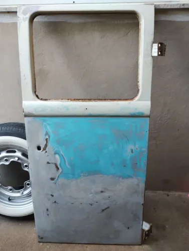 Vendo porta do salao da kombi corujinha.