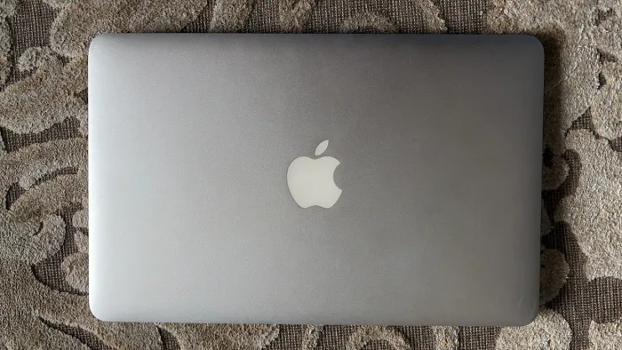 MacBook Air Apple