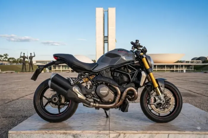 Ducati Monster 1200 s