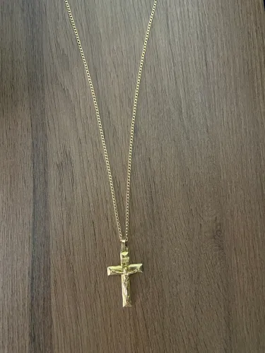 Colar de ouro com pingente