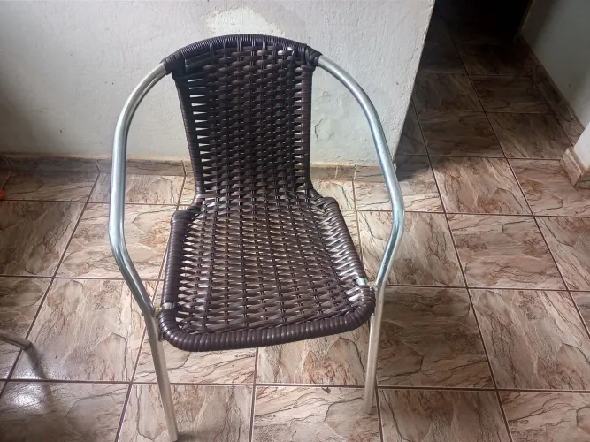 cadeira em alumínio.