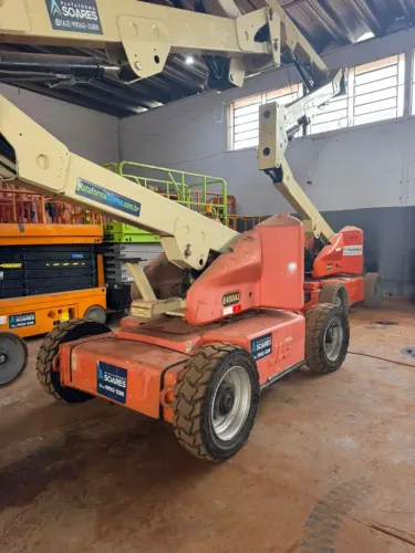 Plataforma articulada elétrica 15M - seminova