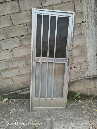 Porta de alumínio 210x80