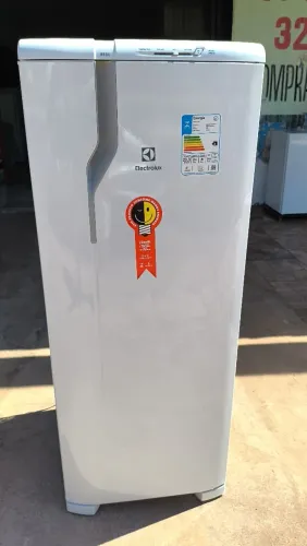 Geladeira Electrolux semi nova