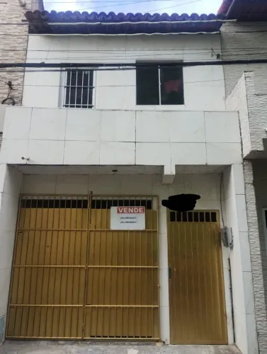 Vende se uma casa duplex no bairro Cristo Redentor