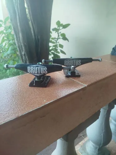 Truck brutus 139mm NOVO