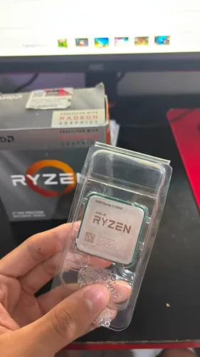 Processador AMD Ryzen 3 3200G, 3.6GHz (4GHz Turbo), com placa de Vídeo integrada Vega 8.