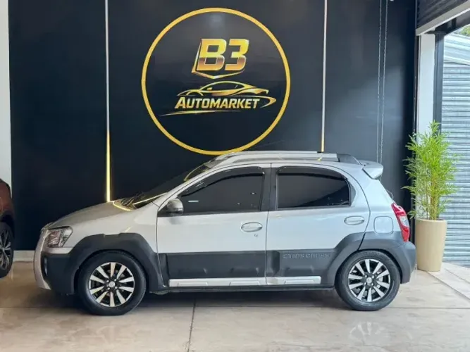 Toyota Etios Cross 1.5 Flex 16V 5P Mec. 2014