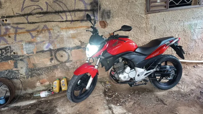 Cb 300 para pessoa exigente