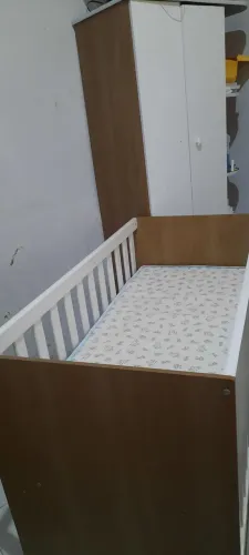 Berço e guarda roupa