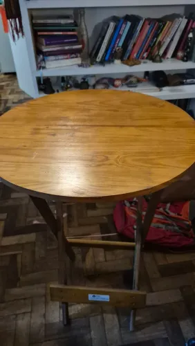 Mesinha de bar de madeira
