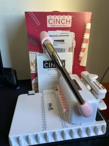 THE CINCH - ENCADERNADORA WE R FURO QUADRADO