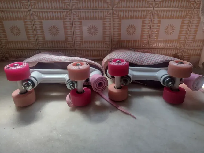 Patins Retrô feminino Semi Novo 