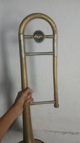 Trombone quasar